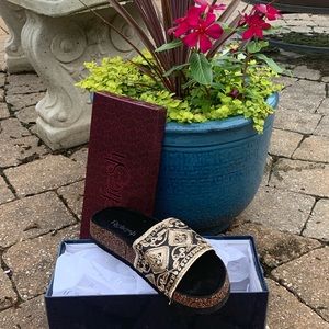 Refresh Shoes - 🕶 Black Embroidered Slide Refresh Shoes - 🕶 Black Embroidered Slide